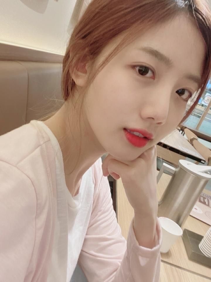 19. These Selcas • yuju selfie superiority • these are very cute i <3333 • i think they’re pretty believable • i would def use them, hey guys look at my gf rating 15/10