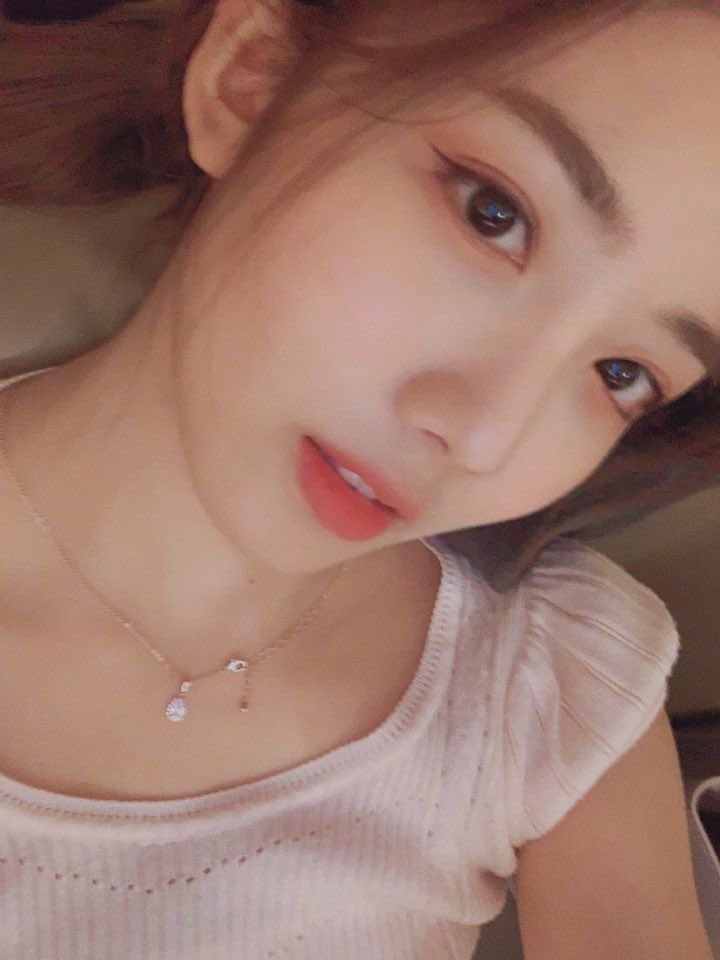 19. These Selcas • yuju selfie superiority • these are very cute i <3333 • i think they’re pretty believable • i would def use them, hey guys look at my gf rating 15/10