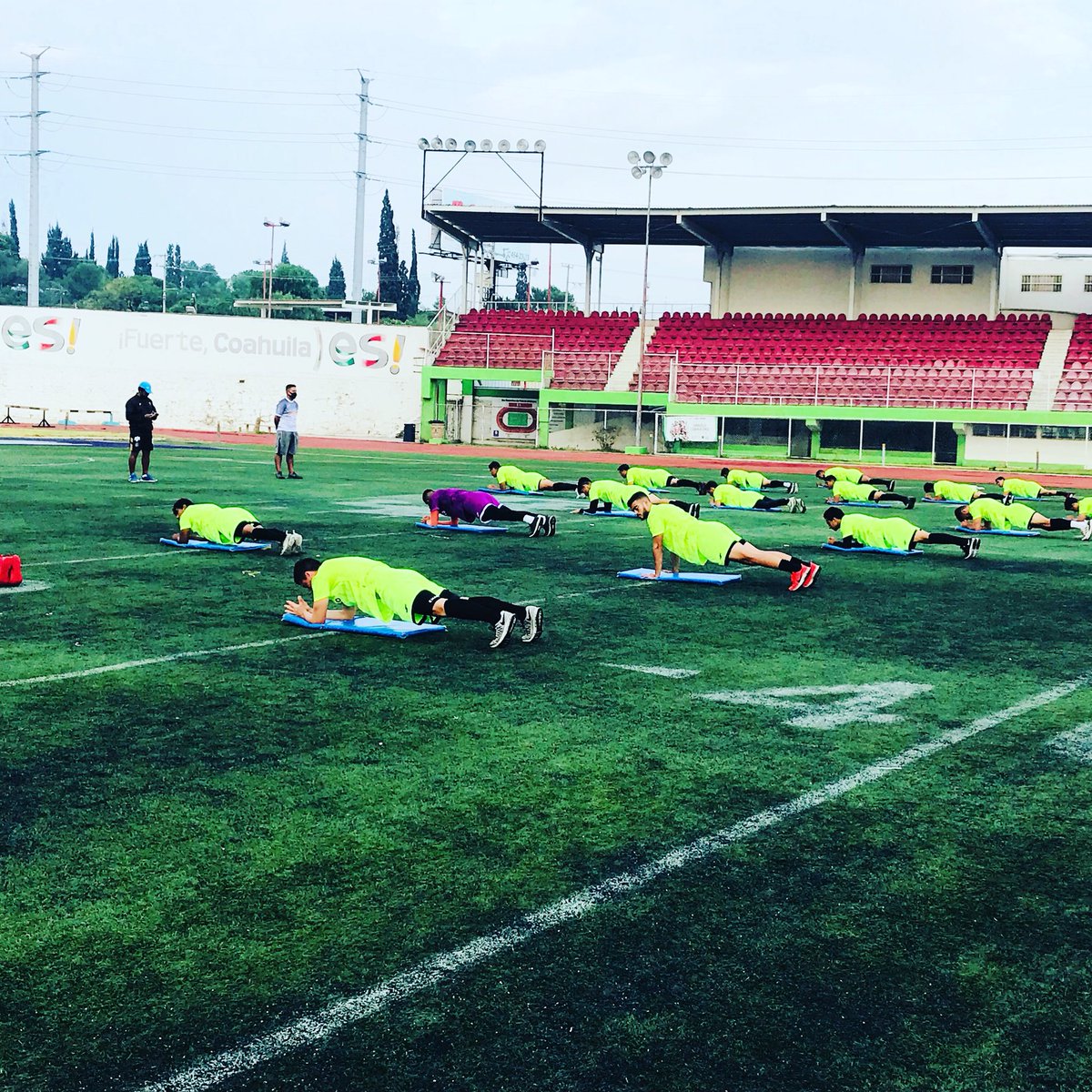 Buenos días afición , un día menos para nuestra Presentación Oficial.

#PlantelOficial #JersyOficial20/21