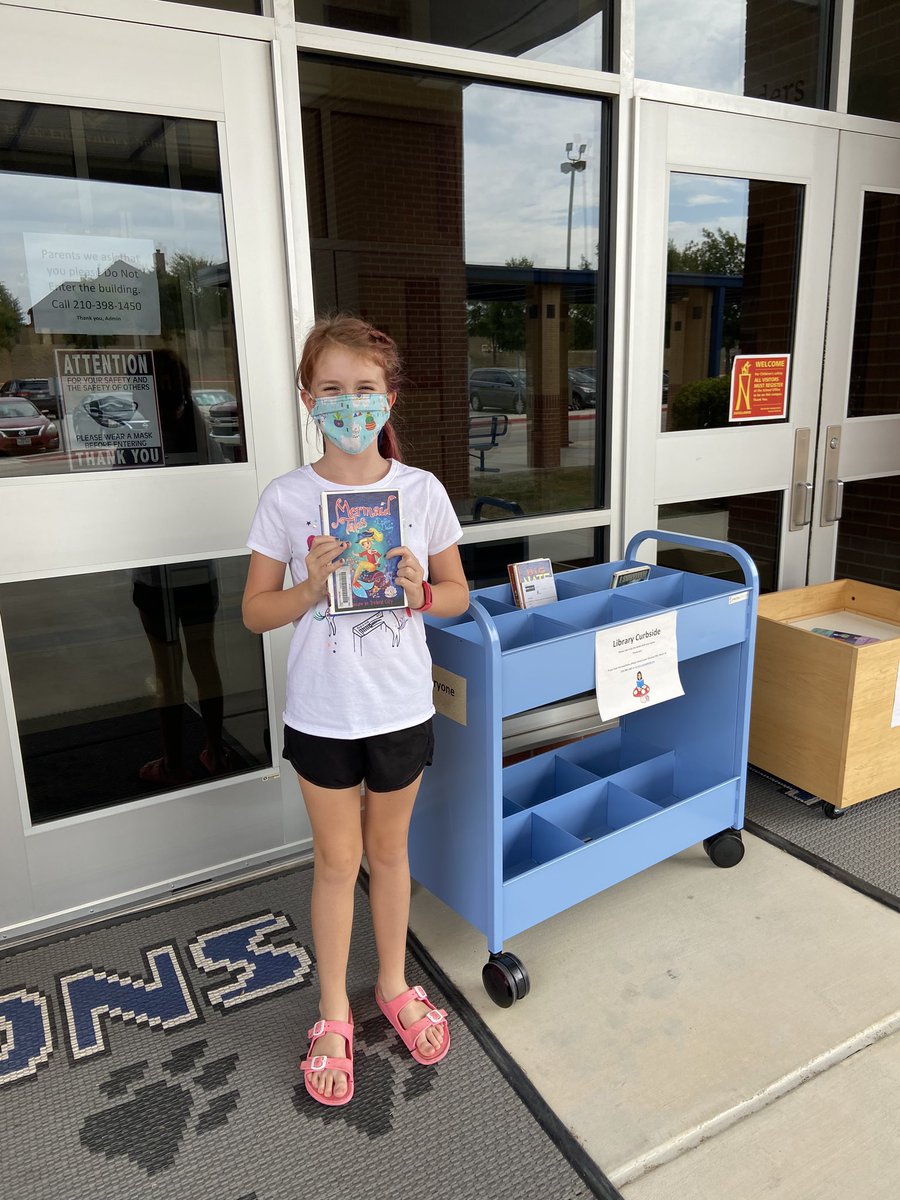 Happy customer <a href="/nisdliecklib/"><a href="/NISD/">Northside ISD</a>LieckLib</a>! I caught her picking up her books. It’s amazing to see students use our library while never actually being in the building. Thank you to all our parents who are supporting their child’s love of literacy! #LieckReaderLeaders <a href="/NISDLib/">NISDLibraryServices</a> @NISD <a href="/NISDLieck/">NISDLieck</a>
