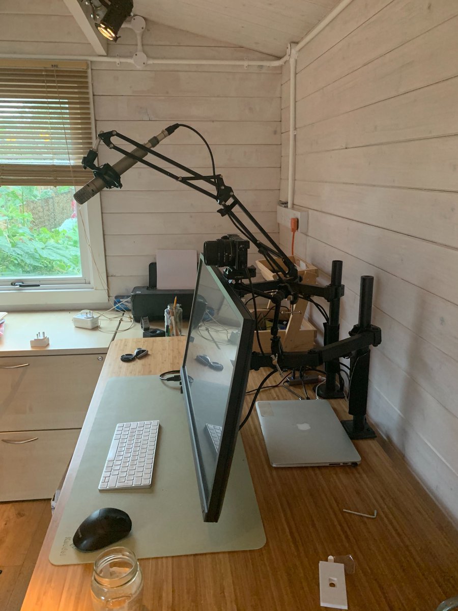 @mrjoe Great article on zoom setups! https://t.co/DDp3xrQ2wX Thanks for the advice, here's my setup based on your suggestions #zoomsetup https://t.co/bLwksPe30l