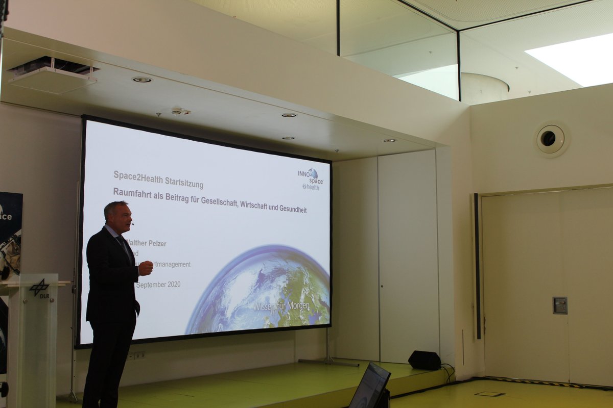 DLR_de's tweet photo. Vielen Dank an über 200 online Teilnehmerinnen und Teilnehmer des #Space2Health-Events von den Organisatoren und Vortragenden im envihab auf dem DLR-Gelände in #Köln! Mehr zum branchenübergreifenden Dialog Gesundheitsbranche & Raumfahrt auf https://t.co/azbyILFbDS https://t.co/sQzdpCnRrl