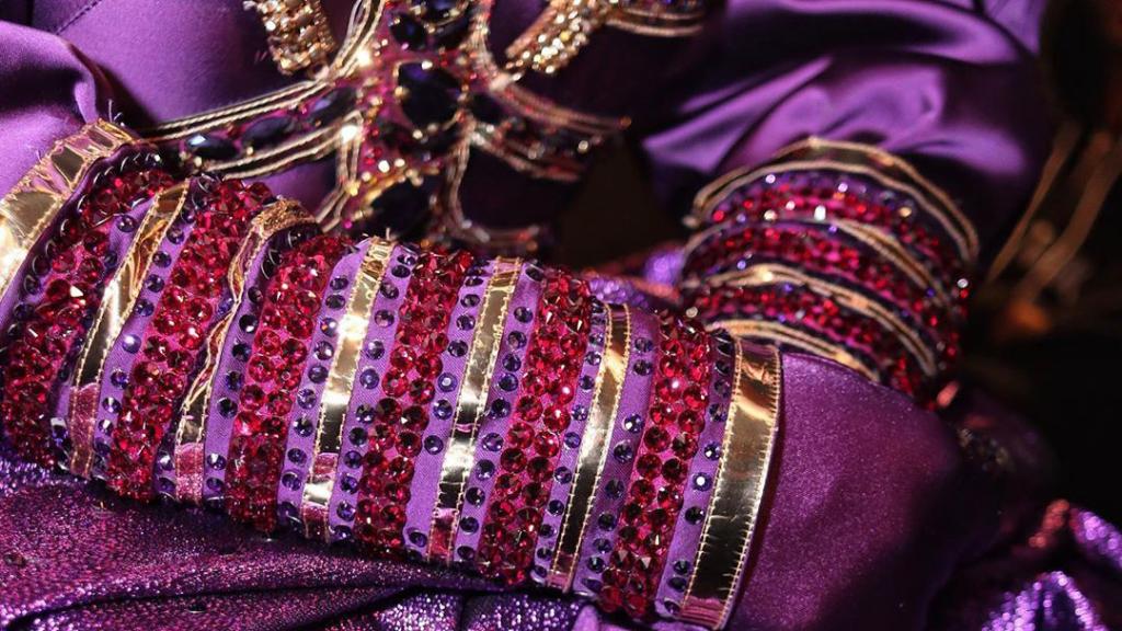 MaskedSingerFOX's tweet image. Holy #NightAngelMask! Check out these ✨details.✨ #TBT #TheMaskedSinger

📸: @Kandi