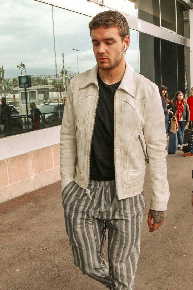 remember when we saw liam on public wearing these outfits ; a thread