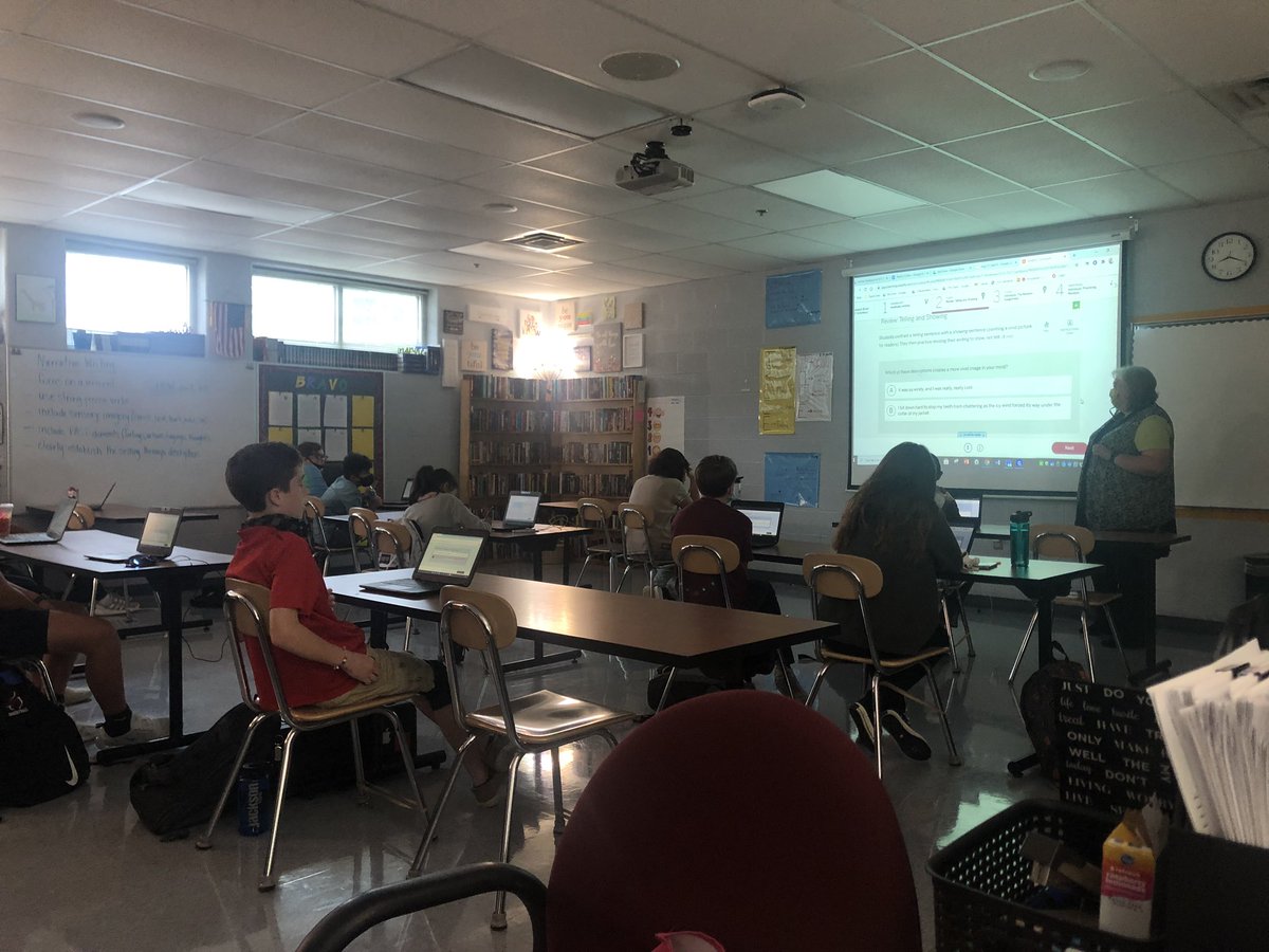 _ambermpotter's tweet image. #narrativewriting 7th graders @DMSDragons providing feedback and revising personal narratives. @mrsmpayne @HartleyRexanna @Amplify