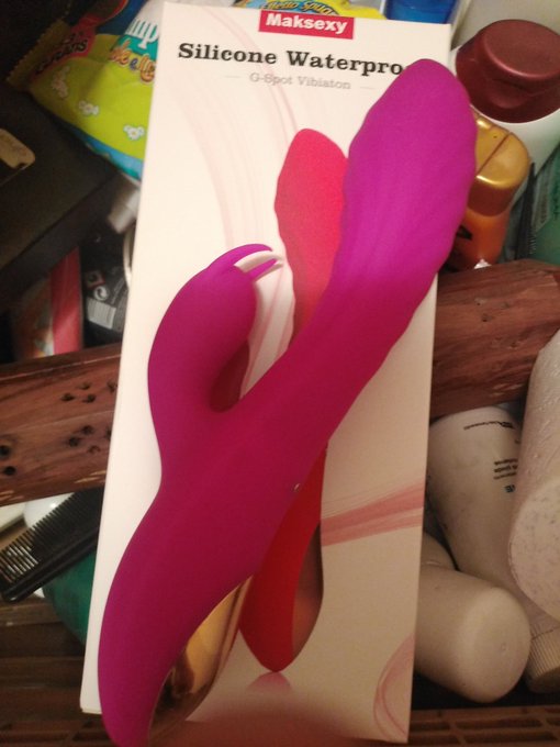 #dildo #sextoys #vibratore chi vuole vedere il video del primo utilizzo? https://t.co/cTONzZ30ui<a href="/tag/dildo"class="tags">#dildo</a><a href="/tag/sextoys"class="tags">#sextoys</a><a href="/tag/vibratore"class="tags">#vibratore</a>