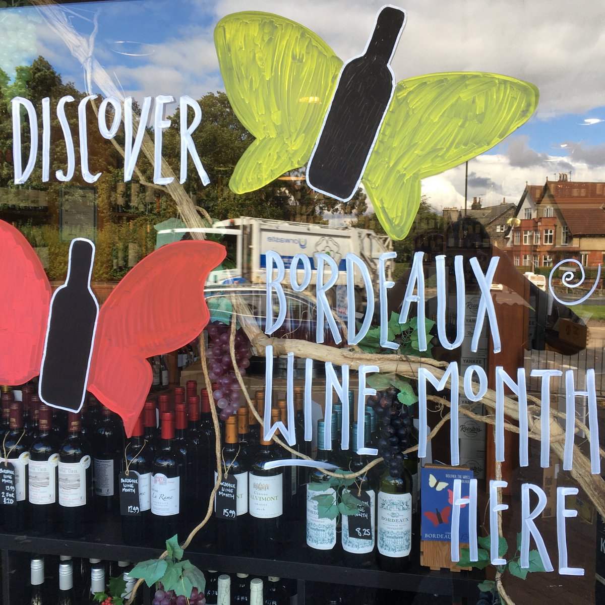 Enjoying brightening up our window on this sunny afternoon in Harrogate. A fab day to be celebrating #BordeauxWineMonth See what else is going on ⁦@BordeauxWinesUK⁩ 🍷