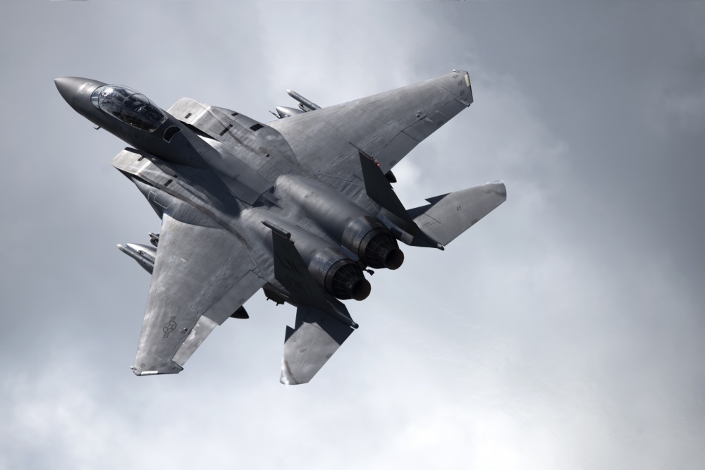 HQUSAFEAFAF's tweet photo. Looking good! 😎
A F-15E Strike Eagle assigned to the 494th Fighter Squadron flies over @48FighterWing as part of daily missions to ensure they're #CombatReady. #GetOurGoodSide #MissionMonday https://t.co/l7fcSxhya4