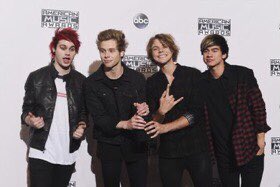 mysterycth's tweet image. I MISS THIS ERA! as usual! #StreamCALM #ThankYou5SOS