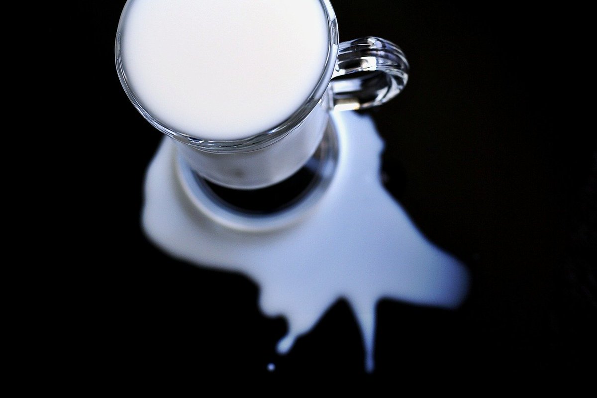 milk, spilt, white