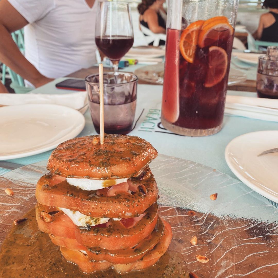 Nui_beach's tweet photo. A la nostra carta trobaràs plats ben fresquets per combatre els dies més calorosos. 💦🍅
Reserves 📲 646 90 55 67 · https://t.co/TGgJzbXVV6
.
.
.
Gràcies @esteffy_lff per les teves fotos 😍
#nuibeachcalella #nuibeach #calella #yummy #delicious #maresme #gourmet #espaimediterrani https://t.co/VVg2KVBgzC