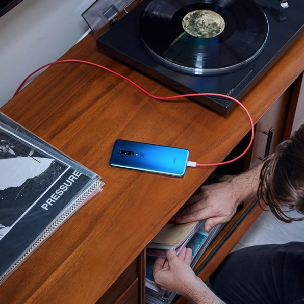 OnePlusZA's tweet image. The best charging solution is the one you don’t have to think about.

Warp Charge 30T gives your 4085 mAh battery 68% in 30 short minutes! OnePlus 7T Pro - Voted 2020's Smartphone of the Year!

For more information visit neversettle.co.za

#OnePlus7tpro #neversettle