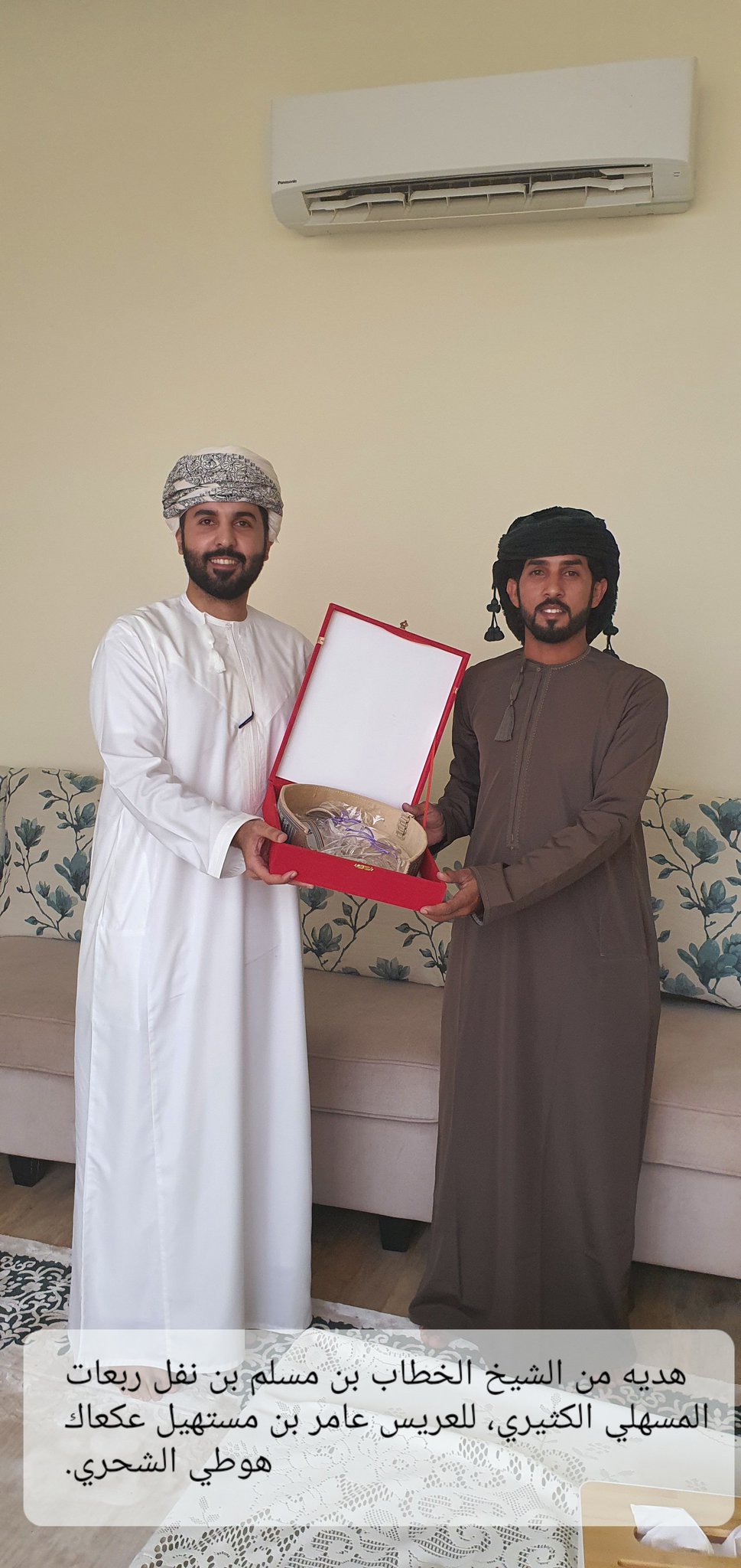 ܡܚܡܕ Sur Twitter هديتك م قد رة ومبادرتك محل تجليل وتعظيم بن ربعات الشيخ الخطاب بن مسلم بن نفل ربعات المسهلي الكثيري مع العريس عامر مستهيل عكعاك هوطي الشحري Https T Co Jdwzquxypf