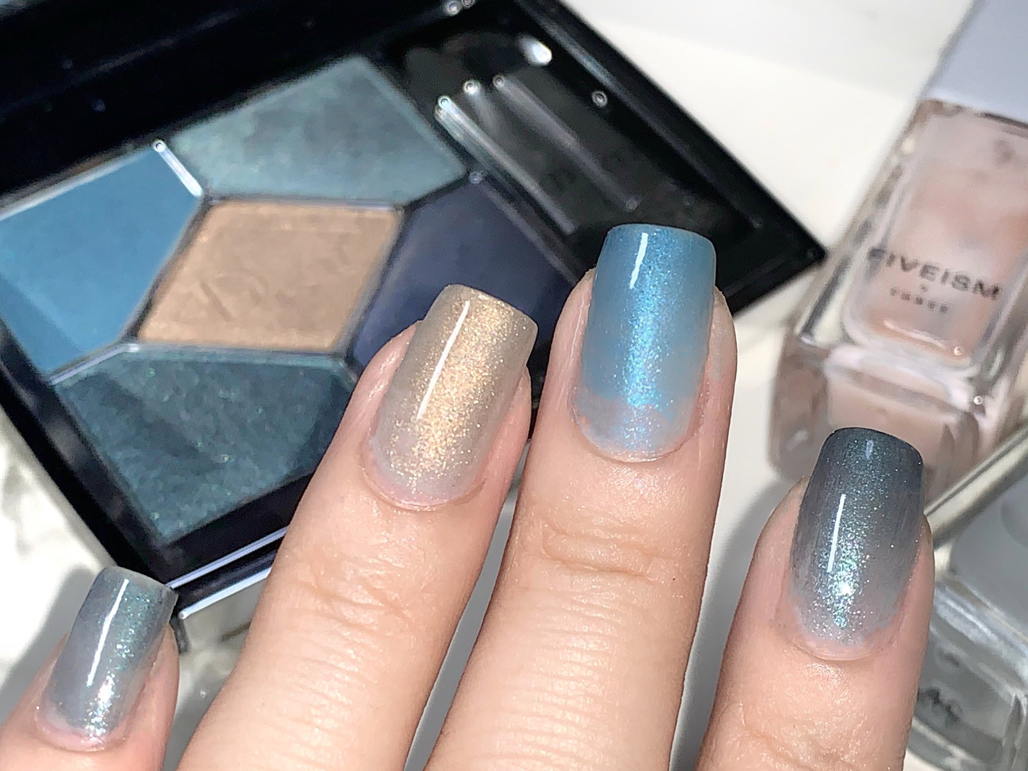 もも 家から出ないから アイシャドウの使用量が減ってしまってなかなか使えないの寂しいので アイシャドウを爪に塗りました Dior サンククルール クチュール 279 デニム 今日のネイル T Co 5mcgsgns8i Twitter