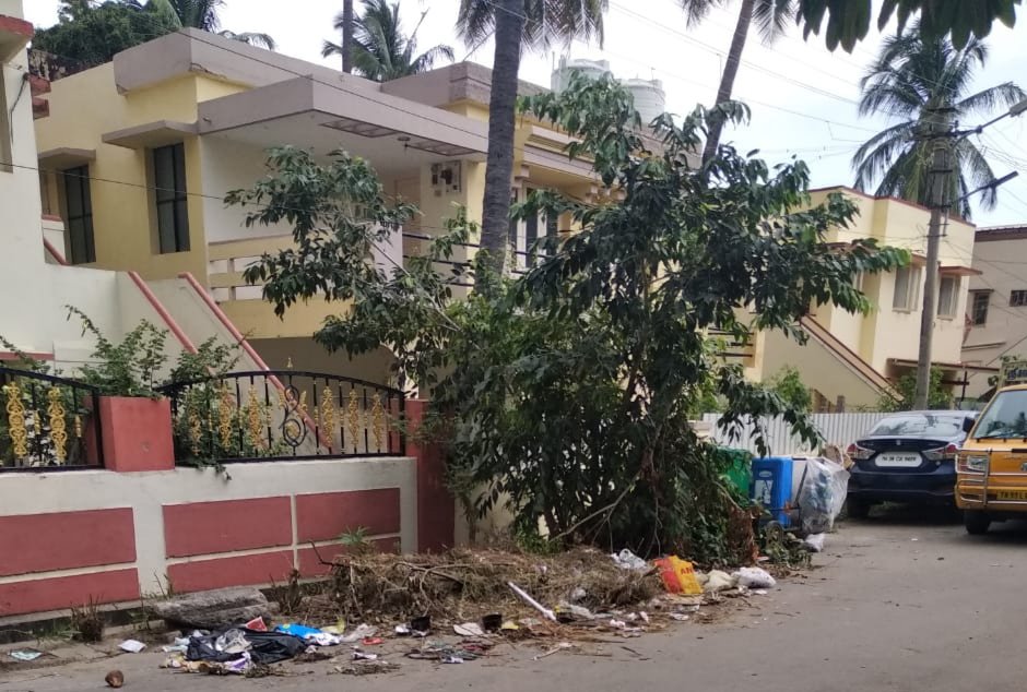 Padhmanabhan's tweet photo. Attention #CoimbatoreCityMunicipalCorporation https://t.co/LSDxdvCnYD
Request your intervention in cleaning this garbage lying for last two months. Location- Collector Siva Kumar street, K K Pudur.
#requestforaction
#Garbage
#SwatchIndia https://t.co/d5n4bcqXOZ