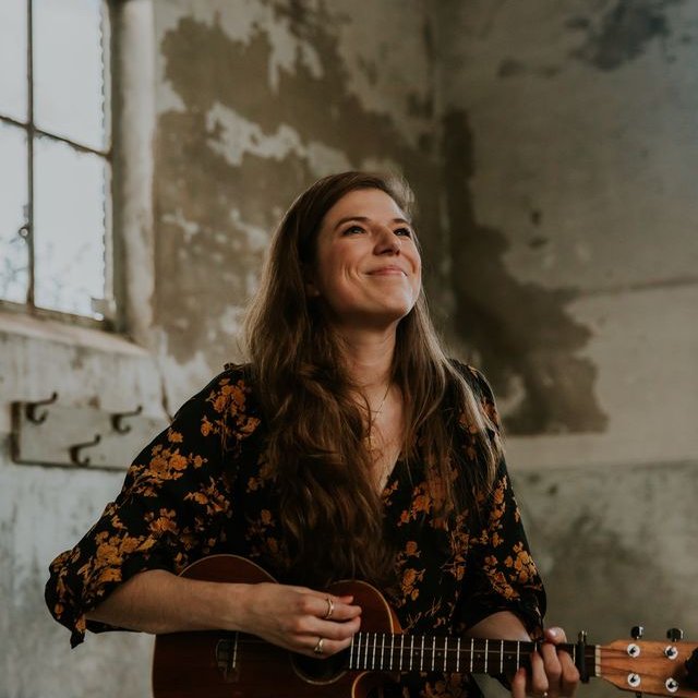 DudokAC's tweet image. #OpenMonumentendag: 
Op zaterdag 12 september zijn er i.s.m. @Dudokfestival optredens in opengestelde monumenten om het gebouw een bijzondere beleving te geven.
Yentl Pool treedt op om 13.00 en 14.30 uur in het Raadhuis van Hilversum.
Reserveer via: bit.ly/2D25Mi8