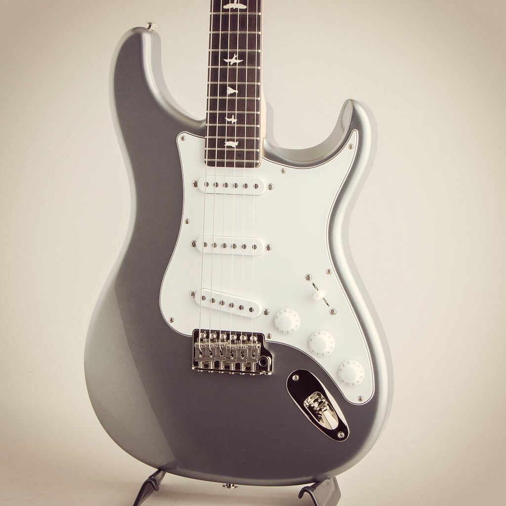 mikiame's tweet photo. 2020年製ラッカーフィニッシュ採用!!SILVER SKY John Mayer Signature Model 人気カラーのTungstenが入荷!!

PRS
SILVER SKY John Mayer Signature Model Tungsten
https://t.co/KPZvOW2r0w

 #prs #paulreedsmith #johnmayer #prsguitar #silversky #tungsten #mikigakki #三木楽器 #新着ギター https://t.co/z5nAGQw1GM
