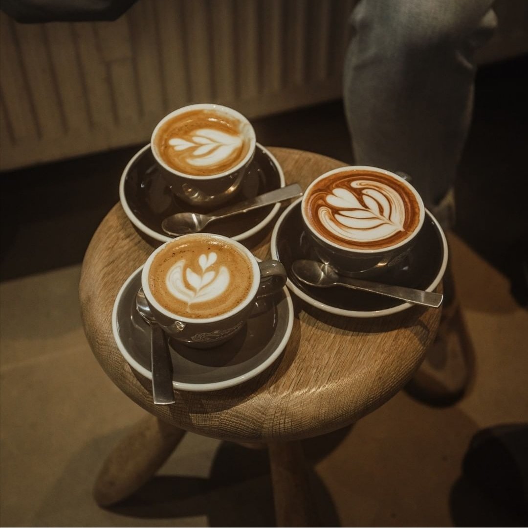 CaffeBull's tweet photo. WHEN LIFE GIVES YOU LEMONS, TRADE THEM FOR COFFEE 🍋
#Coffee #CoffeeLover #coffeetime #caffeine #redbull #energy https://t.co/pXLeN8cSQL