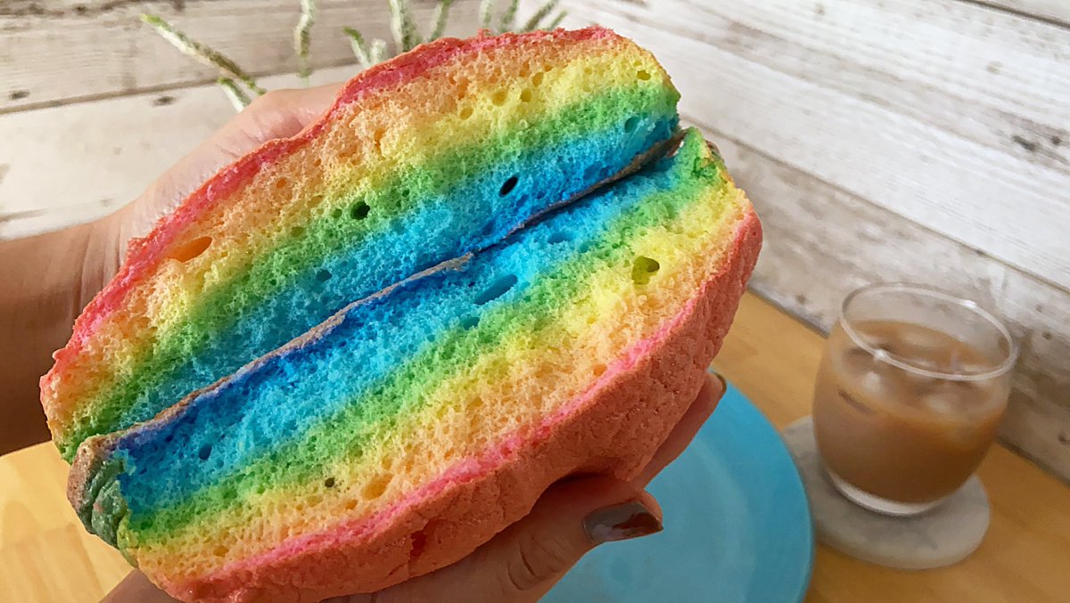 HANAMAR08825552's tweet image. 答えは虹パンでした🌈まん丸フォルムの1枚目の子を焼くと…こーなってこーなるのです☺️💘ぱっかーんすると、これがなんと…めためたに可愛いんですよ🌈🌈🌈🌼
youtu.be/I0aKrdq1DVU
#雲ぱん
#CloudBread 
#虹ぱん 
#RainbowBread 
#お菓子作り好きな人と繋がりたい 
#cotta 
#お腹ペコリン部
