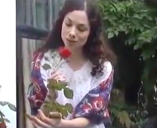 LiveLitCo's tweet photo. We are glad & proud to announce the re-launch of our film #Shakespeare & #SignLanguage for InternationalWeekoftheDeaf #IWDeaf pic below LucyCasson as Juliet @DeafAction @BDA_Deaf @ActionOnHearing @valeriedoulton #signlanguagerightsforall https://t.co/H0fMH7mz1F