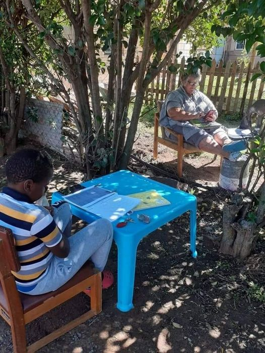 KoosdlRey's tweet photo. Tannie Ingrid teaching her neighbour's son through the fence every day since the start of lockdown.

You make us proud Tannie! https://t.co/VBI4HfIa3C