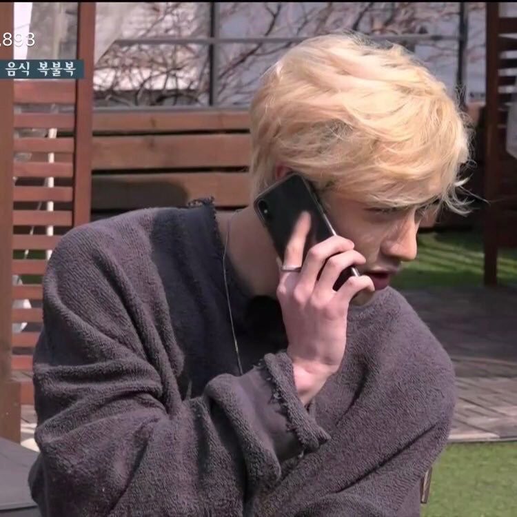 blonde boyfriend look bangchan