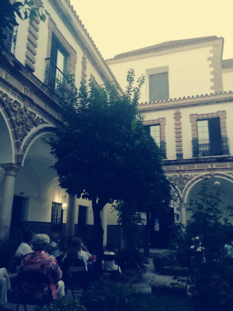 filomonium's tweet photo. En un entorno monumental, fuimos testigos de la presentación de Betilo, una nueva asociación que nace en defensa del patrimonio y muchas cositas más, ¡buena gente que hay ahí dentro! ¡¡Mucha suerte en esa nueva aventura!!
#patrimoniohistórico #asociación #Betilo #elpuerto https://t.co/gPzKLQDDGn