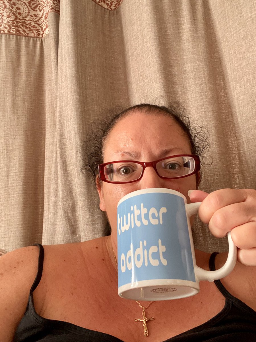 Fabiamariacerra's tweet image. #GoodMorningTwitterWorld Having my coffee ☕️ in my new #twitteraddict mug. Seaside 🏖🎁gift to myself.
