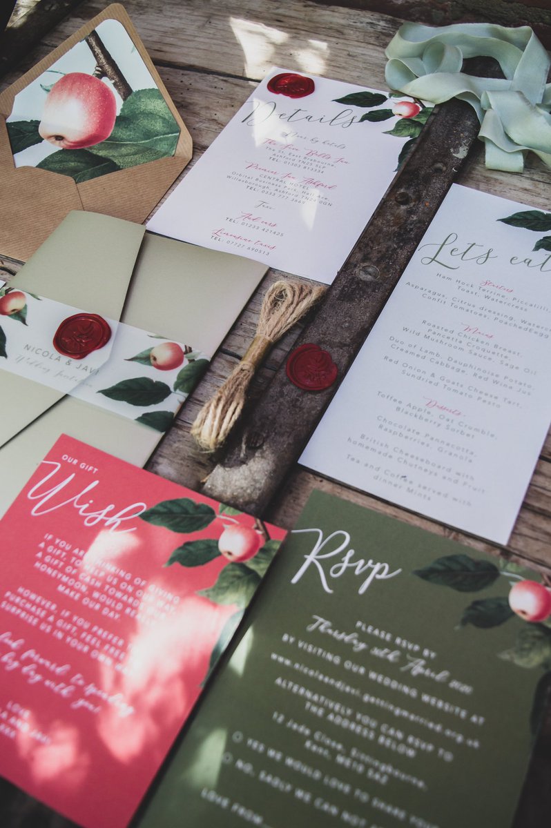 RibbonsWren's tweet photo. Two gorgeous designs from my most recent shoots, The Garden of England and the Bohemian shoot. Two of my favourite suites to date. https://t.co/RCCrpprKbo