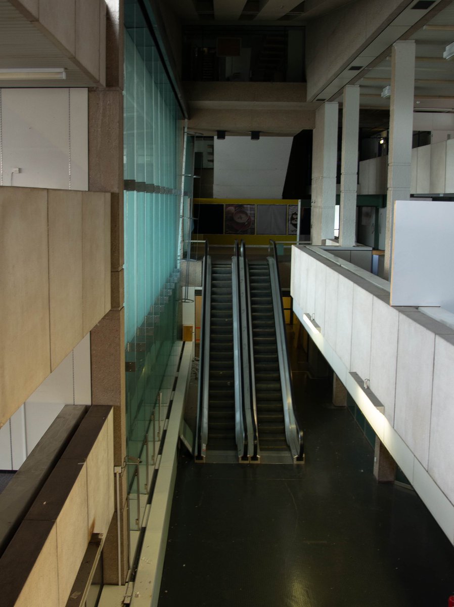 F_UrbanPhoto's tweet photo. Birmingham Central Library 1974 vacated and captured in 2014 - the concrete is being memorialised by #thepauseproject 2020-22 #concrete #memories https://t.co/fnnEcfFldh