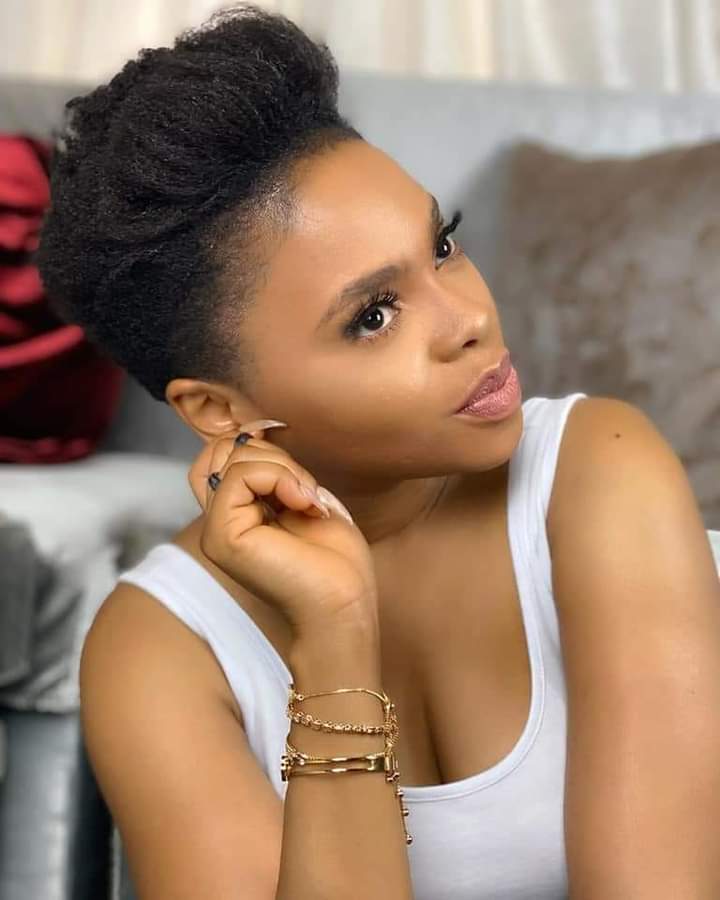 justForNation's tweet photo. Cc! Bien dodo ? Et le réveil ? Moi je m'apprête à aller au studio et toi ?

Chidinma Ekile 🥰😍

#ByNation #JustForNation #BonReveil https://t.co/dD38STBUta