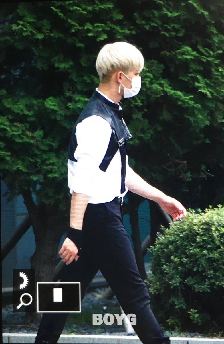 0726BOYG's tweet photo. 200827 퇴근
#원어스 #이도 #ONEUS #LEEDO #김건학 #건학 #イド @official_ONEUS https://t.co/VZmrNMkvjx