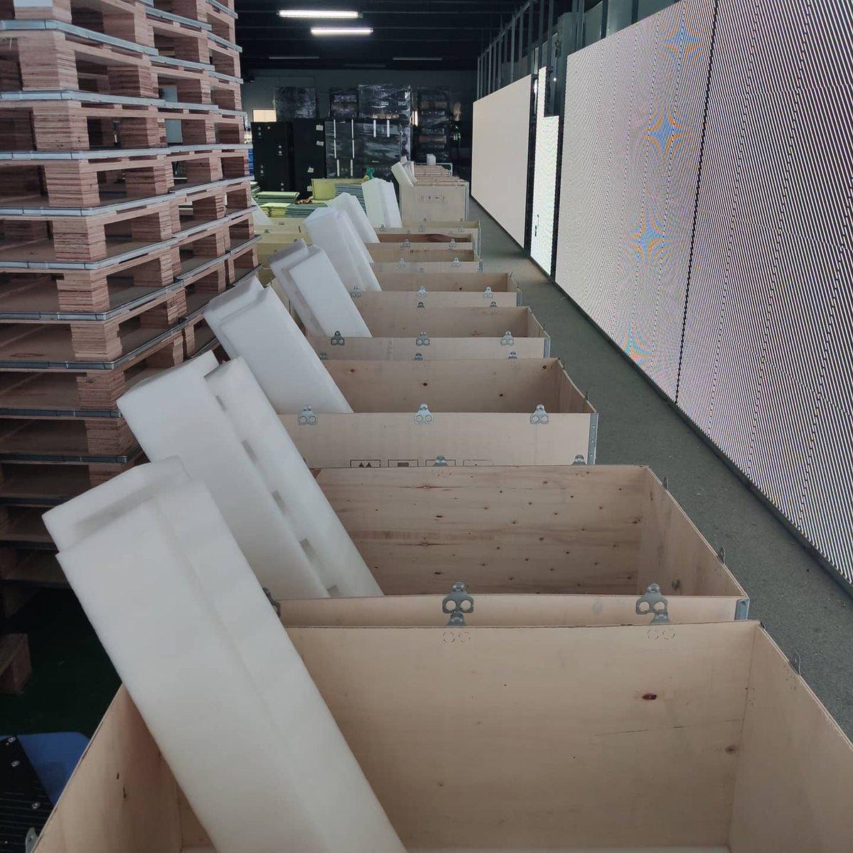 SukieShuai's tweet photo. DOIT VISION| Another batch of LED display ready to be shipped, under aging test.
#doitvision #leddisplaytest #ledpanels #ledvideowall #pantallasled #Matrix500 https://t.co/yxBUyIELNq