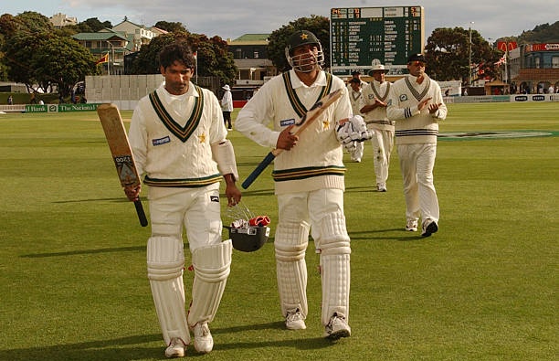 One of the Best Test Win for PAK away from Home When We Defeated NZ by 7 Wickets at Wellington ( Chased 274 )  @shoaib100mph was all Over NZ as He took his Best Match Figures of 11/78 Inzamam ul Haq & Mohammad Yousaf were Brilliant with the Bat in Both Inngs