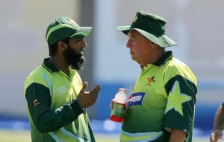 Bob Woolmer - Its a Marvellous Achievment. I've had the Honour of Playing against Viv Richards and Coaching Yousaf. Both are Very Different in their Styles. Viv was More Aggressive and Yousaf More Sedate But to Break Viv's Recors is an Outstanding Achievment