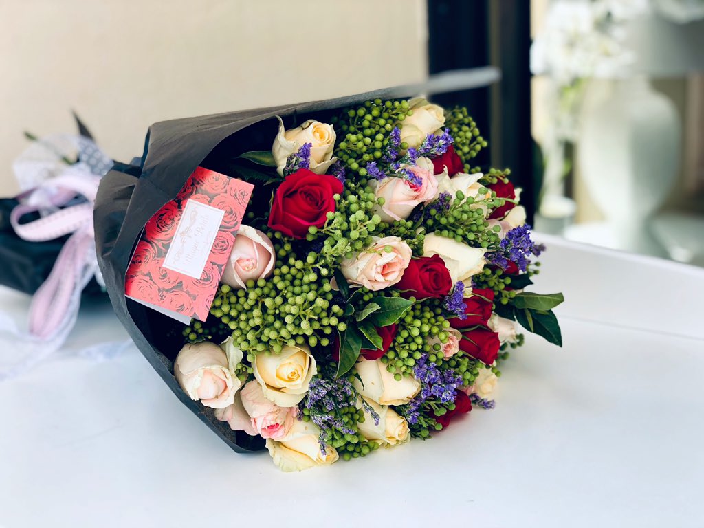 BlaquePetals's tweet photo. Celebrations during this confusing times is a Bliss💐🥂
.
.
.
.
.
.
.
#blaquepetals #roses #boquetoftheday #boxoflove #luxgifting #Floralbox #Boxedroses #redroses #flowers #flowershop #rosesdeliveryjhb #flowerstagram #sendflowers #floralart #flowerstudio #flowerdelivery https://t.co/f6Vbi7VrH2