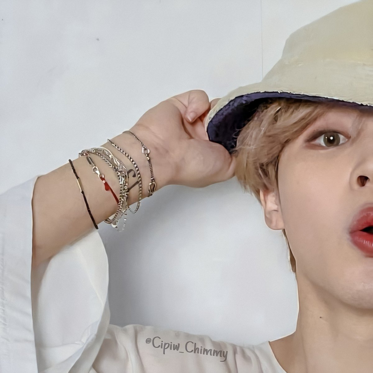 Cipiw_Chimmy's tweet photo. PARK JIMIN moodboster 💜🤗 lelaki soft, happy virus. He make's me always smile 🤗😍 Jiminie 💜💜💜😍😍😍 I LOVE YOU, BORAHAE 💜💜💜💯💜 https://t.co/mLiYvMwO0f