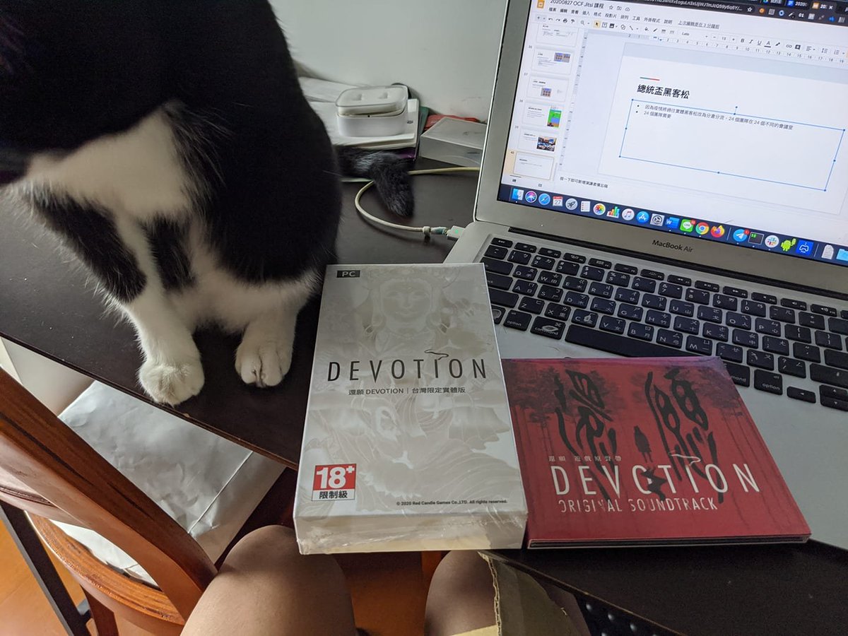 農曆七月就是要晚上關上燈在家玩還願啊！
#終於等到還願了 #還要先bootcamp裝windows