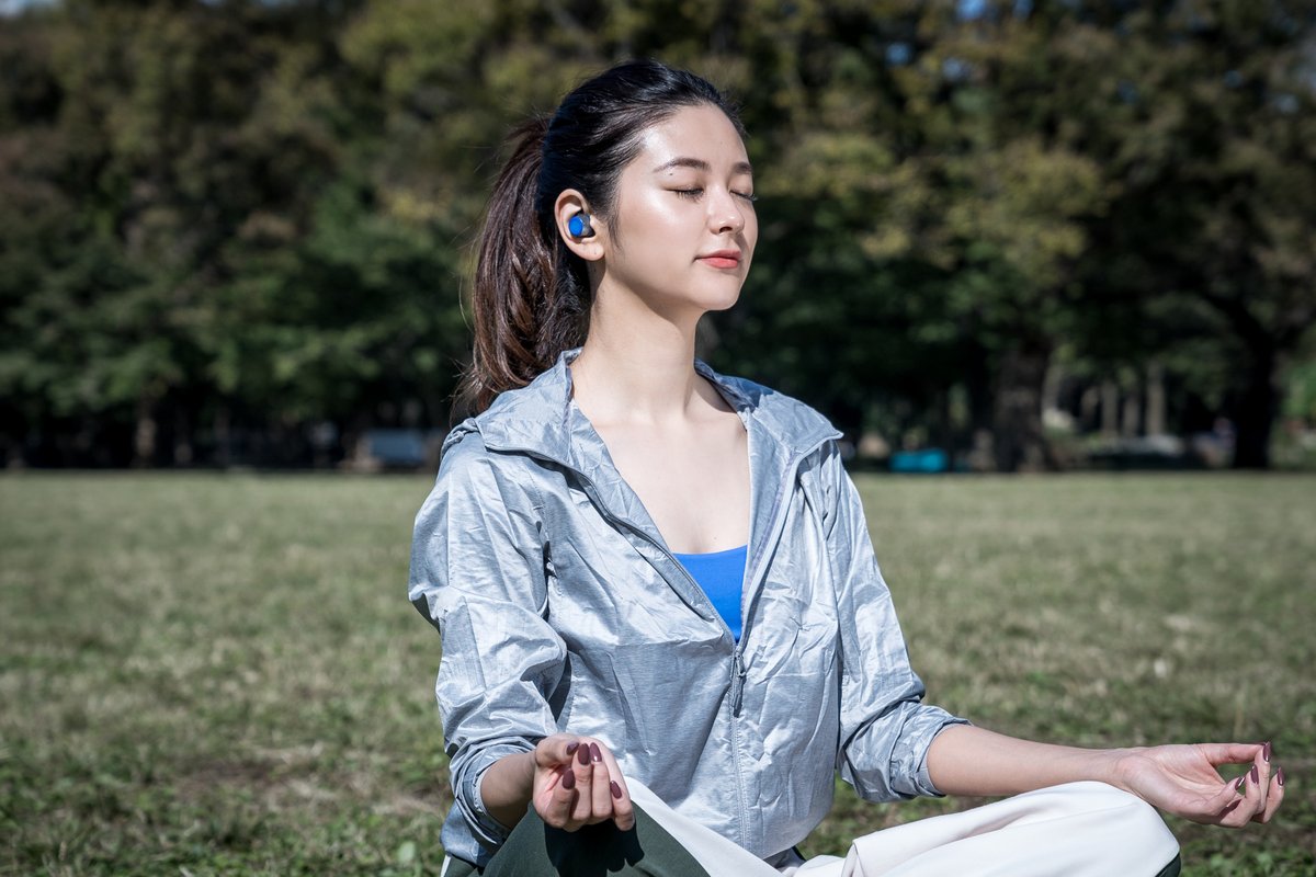 JBL_JAPAN's tweet photo. 朝の太陽を浴びながら #外ヨガ🧘♀️
#JBL #REFLECTFLOW で聴く音楽があれば、もっとリラックスした時間が過ごせる。
#音でアゲてけ #ワイヤレスイヤホン #Bluetoothイヤホン #イヤホン #ヨガ
https://t.co/tMM9xt4ypi https://t.co/Xvpfi1Ofsm