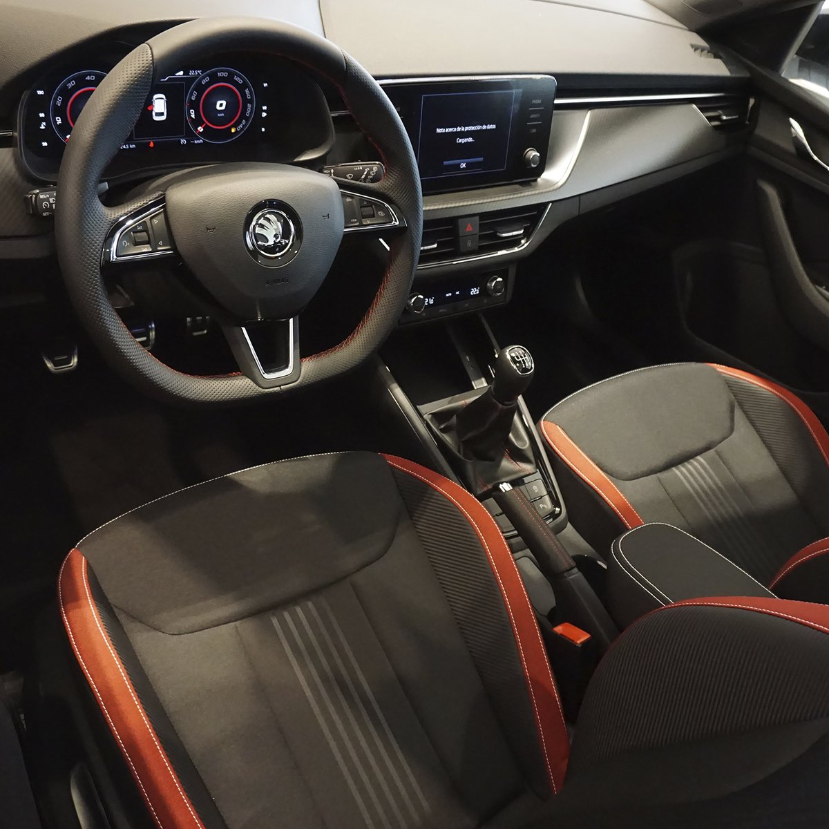 El acabado #MonteCarlo del Scala está inspirado en la exitosa historia de ŠKODA en el mundo de los Rallys 🏁
Los elementos de diseño negros y la inscripción #ŠKODA en la parte trasera añaden toques deportivos.

👉 Solicita tu cita previa: bit.ly/Citas-Menabi / 943 40 42 43.