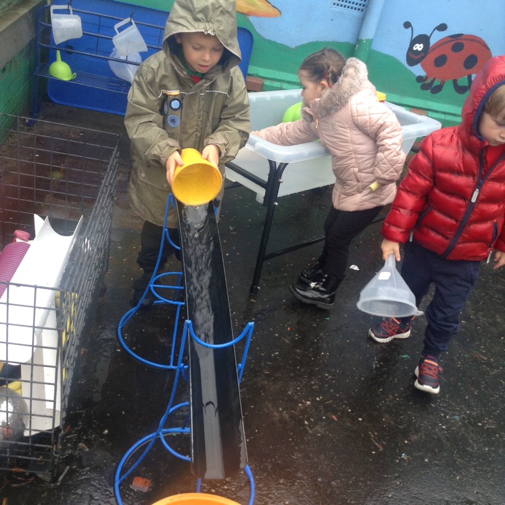 ShottsStPats's tweet image. Rainy days mean one thing, lots of water play! 😄🌧💦💧☔️ #rainyday #puddlefun