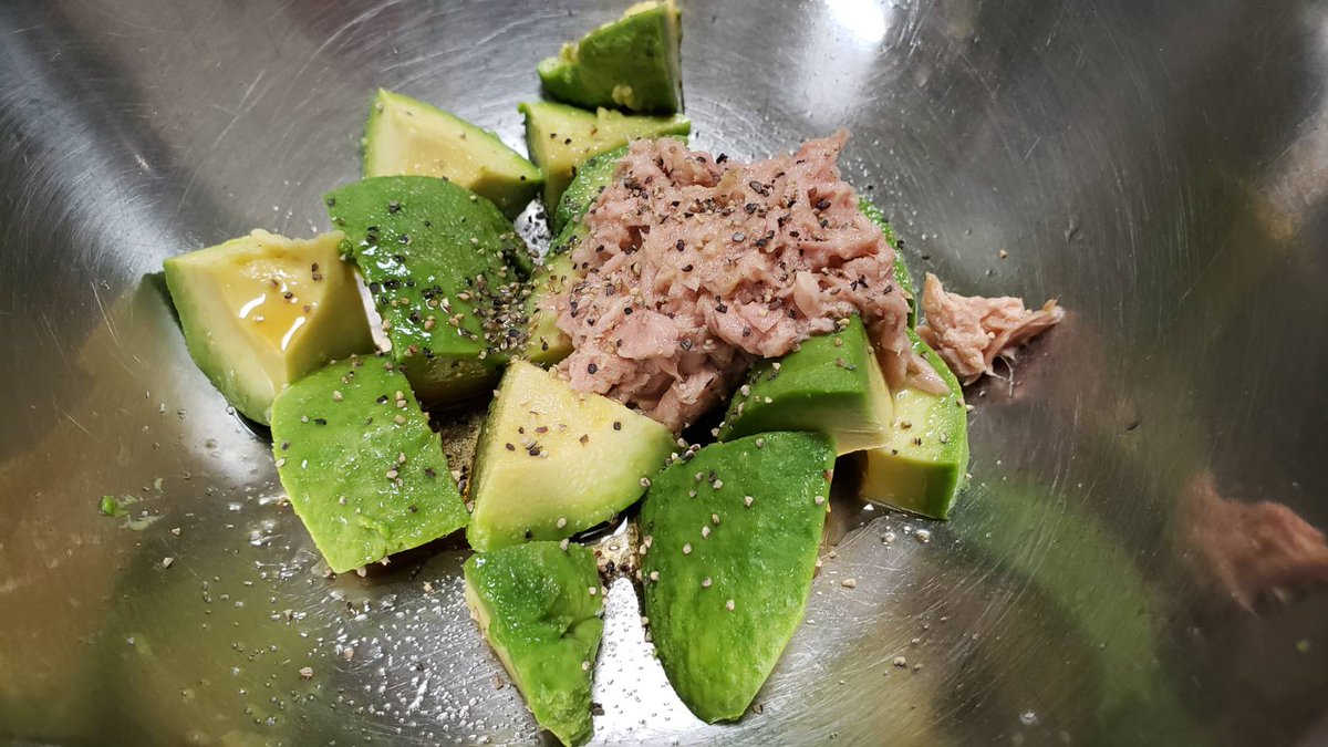 リュウジ 料理のおにいさんバズレシピ 無限キャベツの次はお前しかおらん なんとアボカドでご飯が食えちゃいます 無限アボカド アボカド1個を一口大に切り 油を切ったツナ缶1 2缶 ごま油小2 おろしにんにく少々 塩小1 4 味の素4ふり 黒胡椒少々と リュウジ 料理のおにいさんバズレシピ 無限キャベツの次はお前しかおらん なんとアボカドでご飯が食えちゃいます 無限アボカド アボカド1個を一口大に切り 油を切ったツナ缶1 2缶 ごま油小2 おろしにんにく少々 塩小1 4 味の素4ふり 黒胡椒少々と