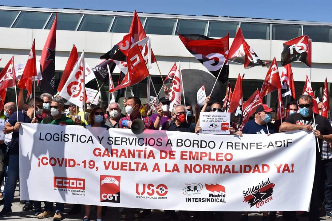 dianaCazadora78's tweet photo. @eldiarioes @el_pais @elmundoes @EFEnoticias @abc_es @informativost5 @telemadrid @A3Noticias @sextaNoticias @noticias_cuatro 
@afectadosxrenfe @abalosmeco
@Renfe @mitmagob
2️⃣0️⃣0️⃣0️⃣🚆 Trabajadorxs llevamos 6 meses ya en #ERTE  mientras los trenes van llenos.
Somos seguridad 🆘🤷 https://t.co/iTn6fDs8SL