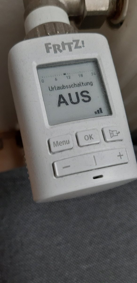 DracoSodalis's tweet photo. @AVM_DE Läuft soweit #mitfritz #avm 

Derzeit:
1x FritzBox 7590
3x DECT 301 
3x FritzFon C4

Demnächst: 
3x Fritzfon C4 in C6 
2x DECT 301 
3x DECT 440 https://t.co/unr7AxlKFN