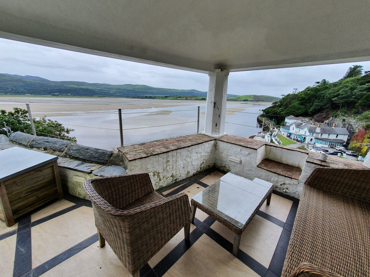 CliveMorgan16's tweet photo. Not such a bad view to wake up to this morning, accompanied by choral birdsong #viewwithabrew https://t.co/O99Ceaioo8