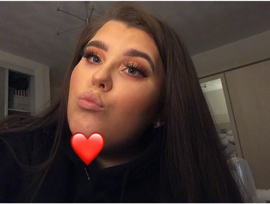 Lynnie_A_'s tweet photo. Happy 19th bday to my first born girl (by 4mins) @Kaileyanderson_ 🎂💚 I'm soo proud of the lil lady your becoming!!! Love you soo much #MiniMee 😍 xxxx https://t.co/6ToBYpQdVM