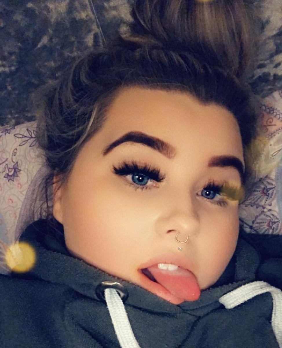 Lynnie_A_'s tweet photo. Happy 19th birthday to my baby girl (by 4mins) 💚🎂 my wee fenian flossy. Reall am proud of you everyday 🤗 love you peggy peggy #MiniMee xxxxx https://t.co/9ZbzRmdf0B
