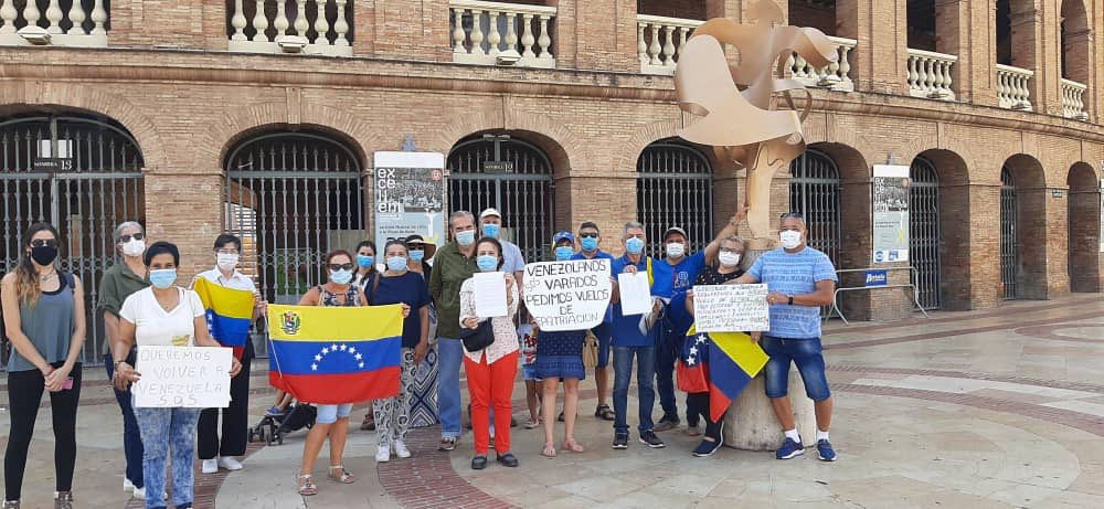lakemanu2's tweet photo. @EmbEspVenezuela @MAECgob la próxima semana está anunciado vuelo ccs Madrid @jaarreaza @CancilleriaVE @EmbVZLA_enEsp espero que puedan llegar un acuerdo para retornar cientos de venezolanos varados en España que esos vuelos dejen de salir vacíos habiendo tantos venezolanos varado https://t.co/u2EopcrmwD