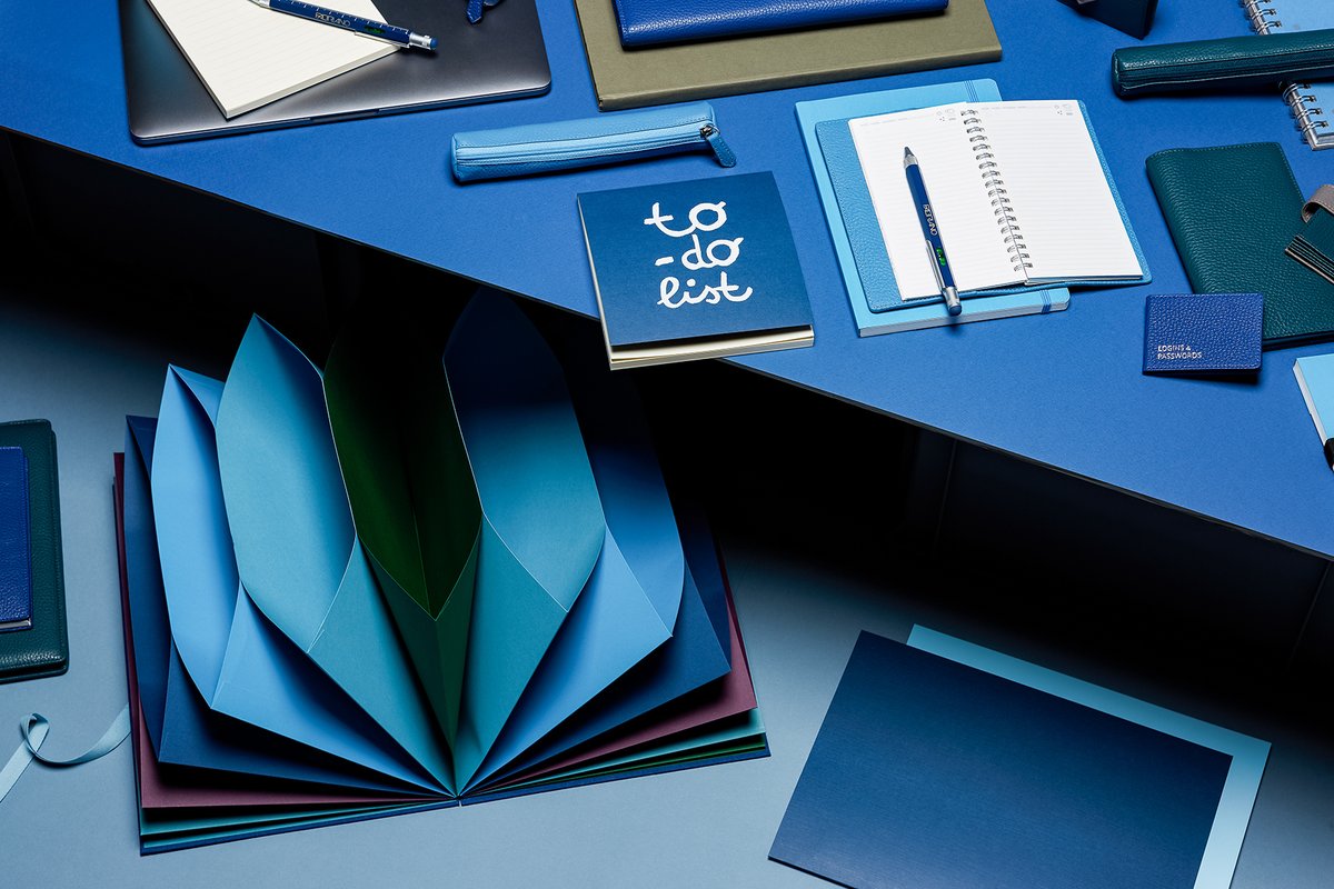 Back To Office in #Blu, per un rientro al lavoro senza #stress. Tutte le sfumature del blu, il colore della calma e della tranquillità, da ritrovare sulla scrivania per ricominciare con slancio.
shop online 💥bit.ly/3hqjWYY
 #classicblue #madeinitaly <a href="/pantone/">PANTONE</a>