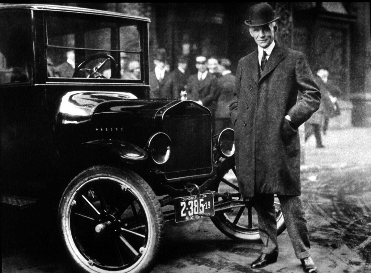 Henry Ford amca demiş ki; “Eğer insanlara ne istediklerini sorsaydım, daha hızlı koşan atlar diye cevap verirlerdi.” Siz de boşverin o size ''yapamazsın, edemezsin, zor, riske girme'' ve daha nicesini diyenleri. Yeteneklerinizden eminseniz çıkın yola. Dünyaya bir kere geliyoruz.